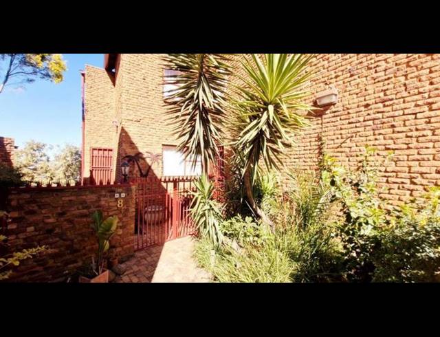 3 BEDROOM TOWNHOUSE FOR SALE IN BASSONIA